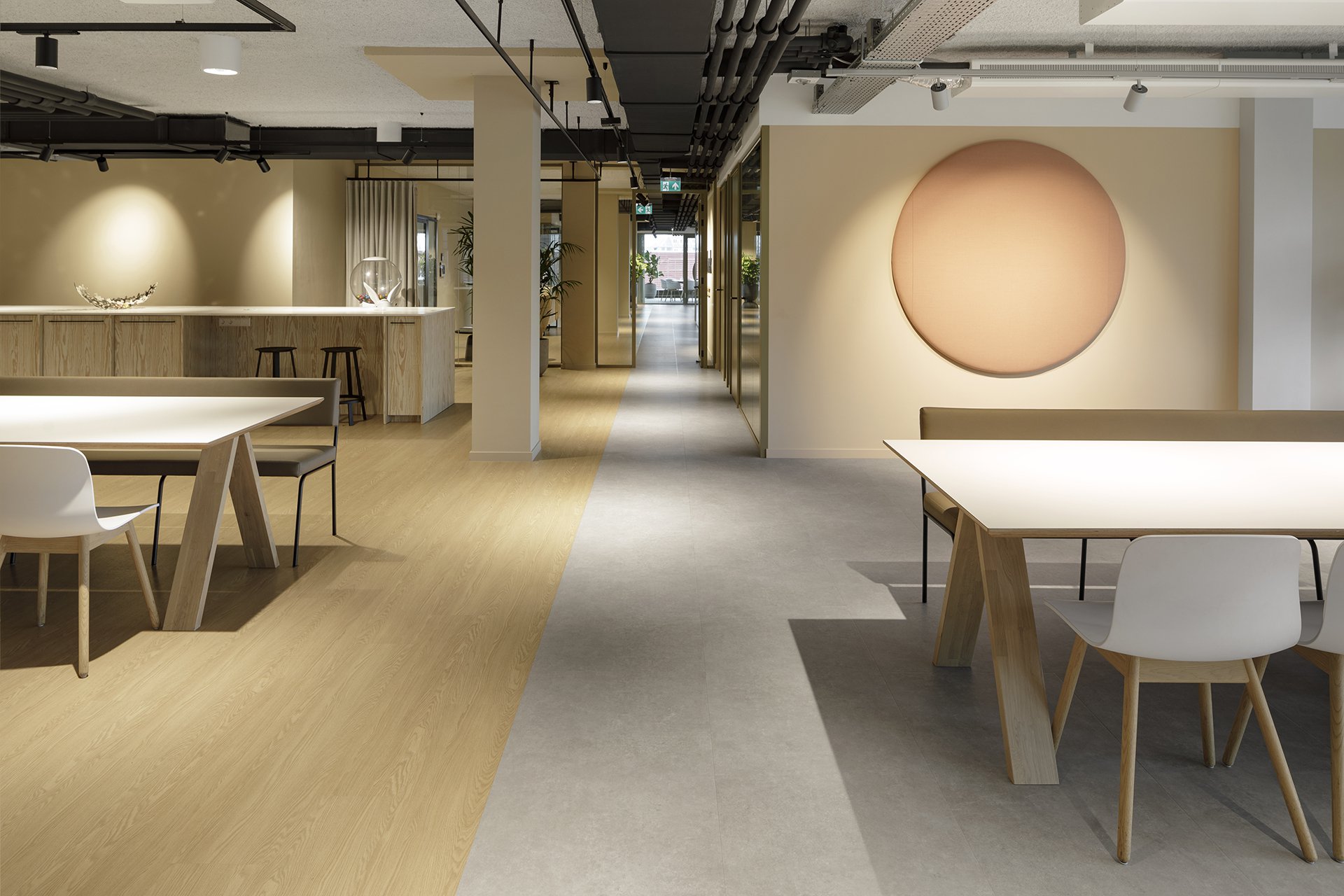 Architecture design, Fokkema & Partners, Zuidbroek Notarissen, warm, transparant kantoorinterieur met ronde details en lijnenspel