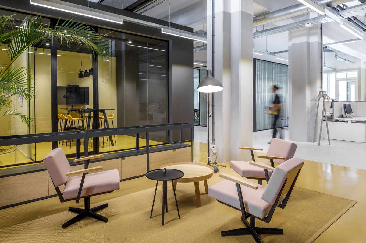 Architecture. With its relocation to the cleantech campus IPKW, global accountancy and advisory firm EY immersed its Arnhem office amid a forward thin