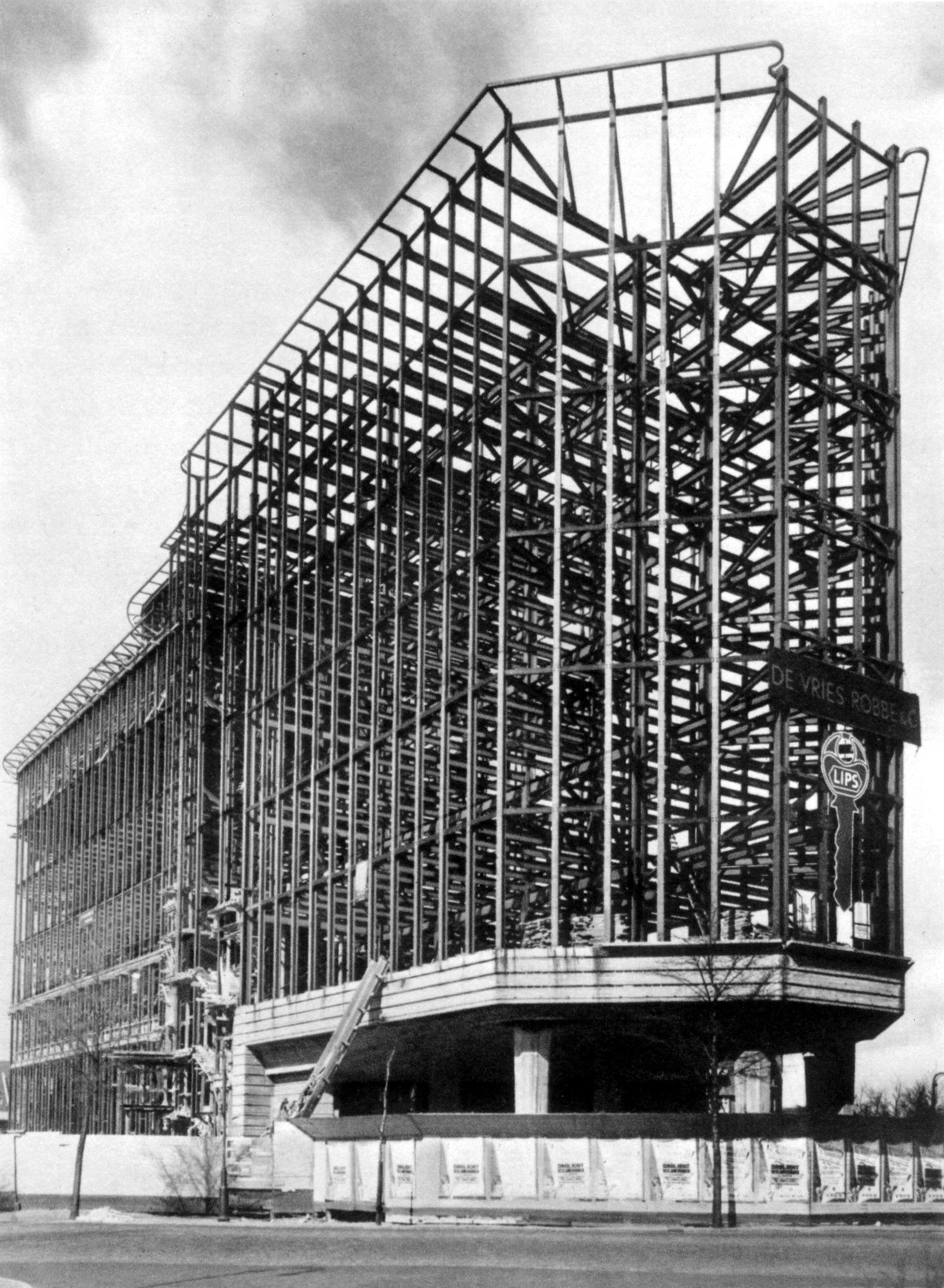 Steel structure of Apollo House