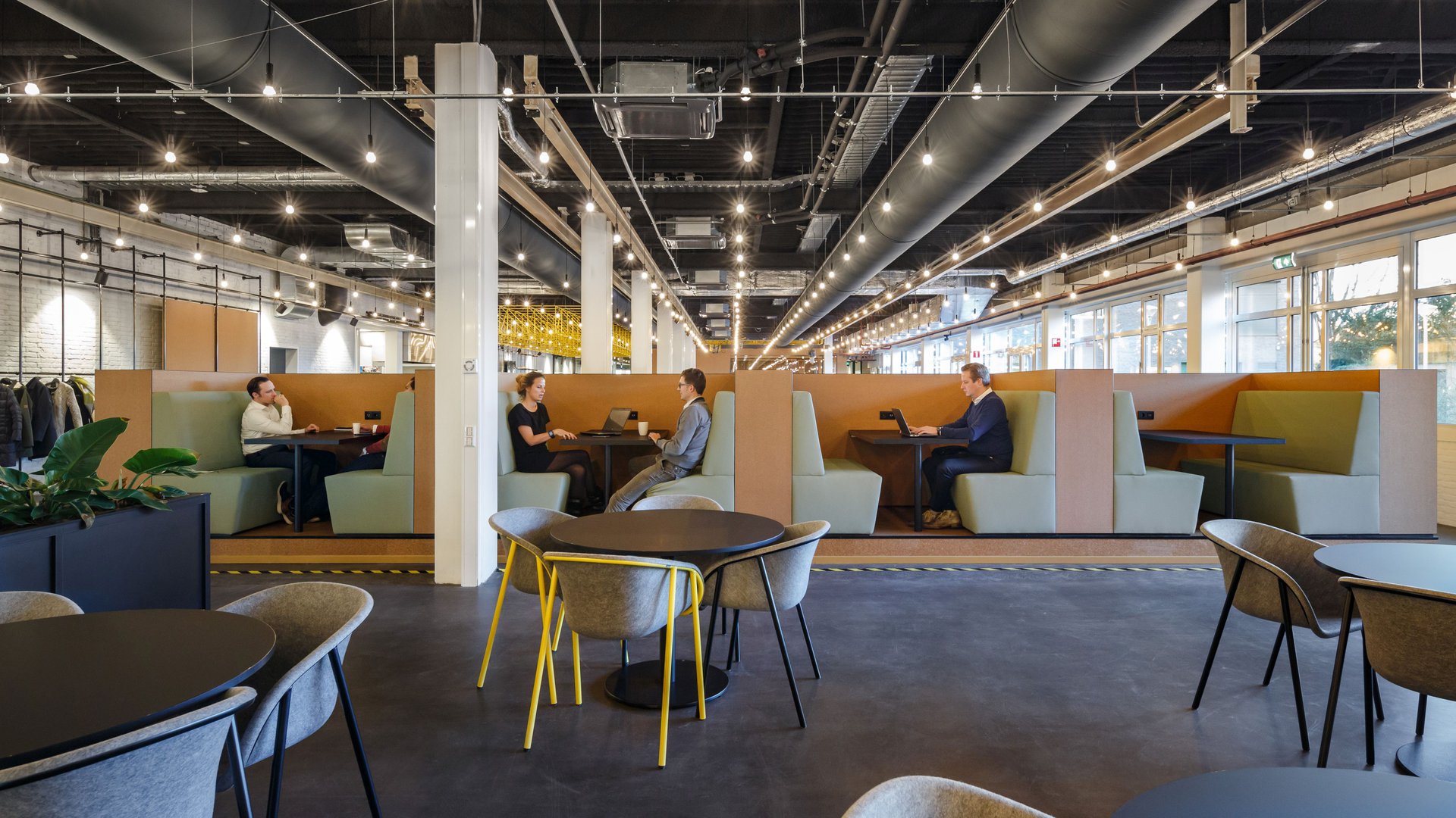 Ampelmann head office design