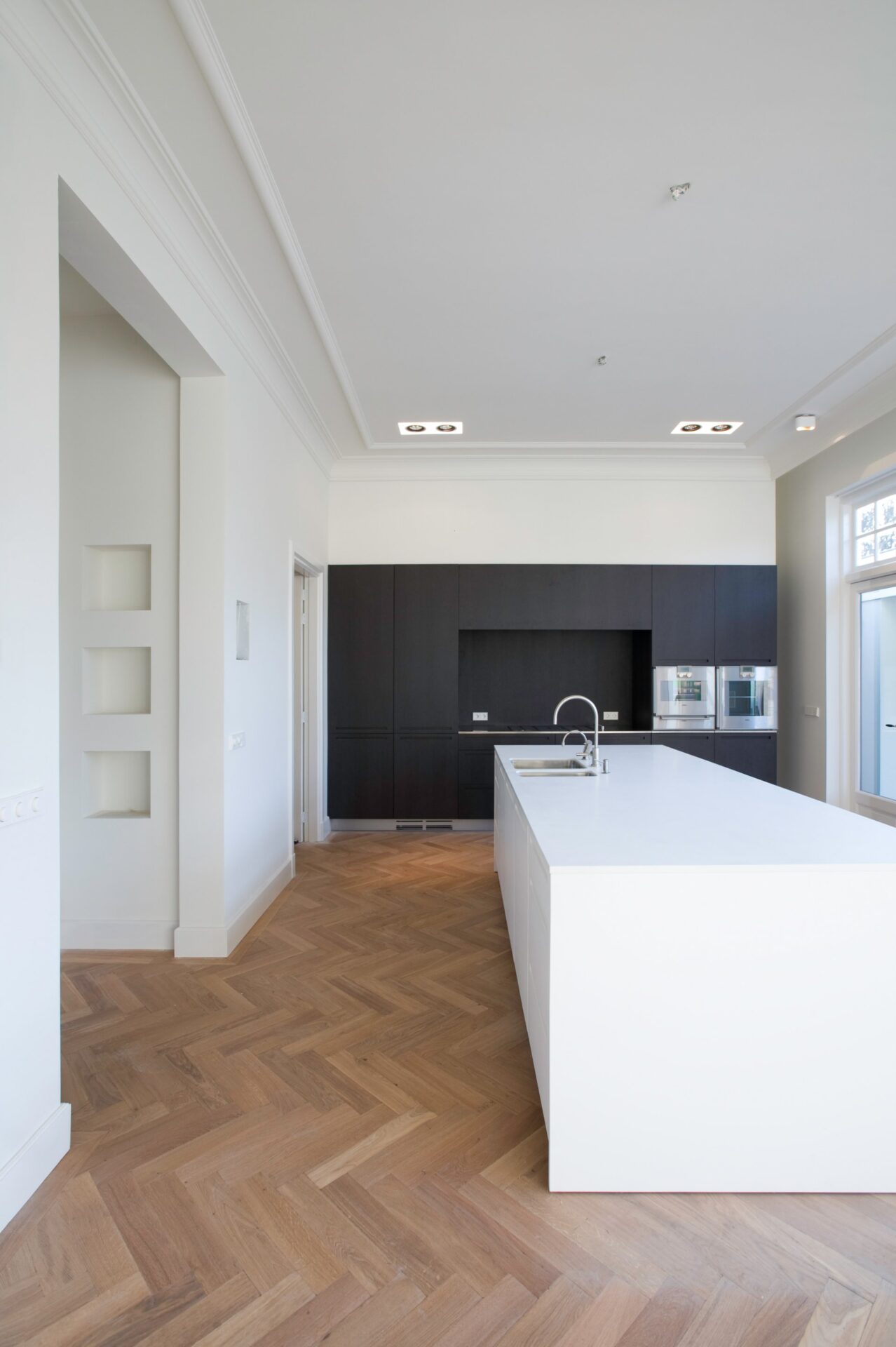 A serene residence in monochrome with a modern design