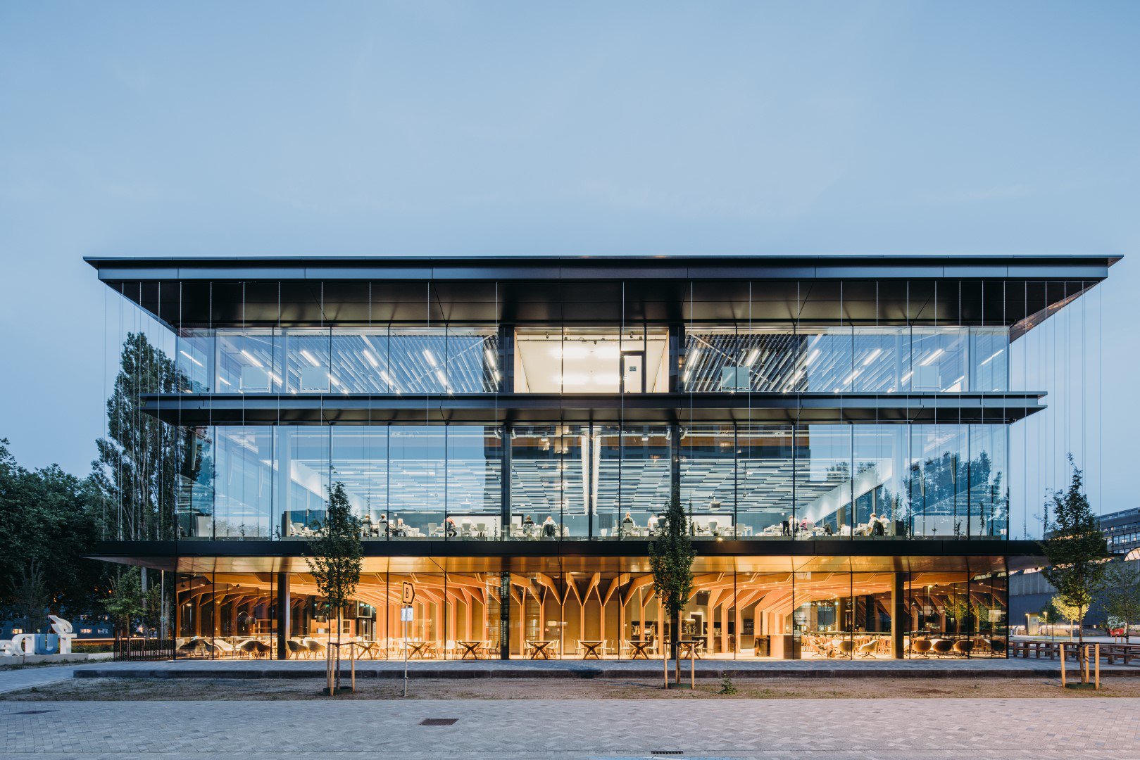 Exterior view of TU Delft ECHO building