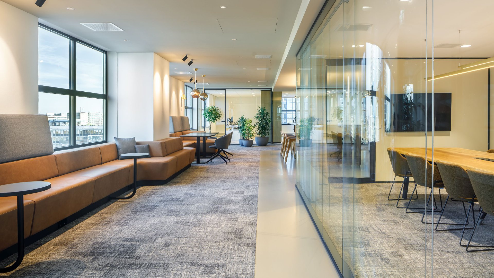 Transparent walls and open spaces