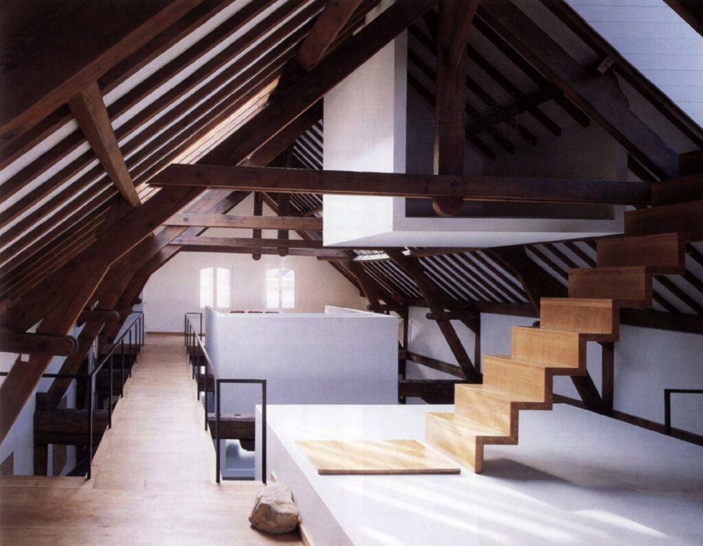 The former warehouse with oak columns and wooden beams.