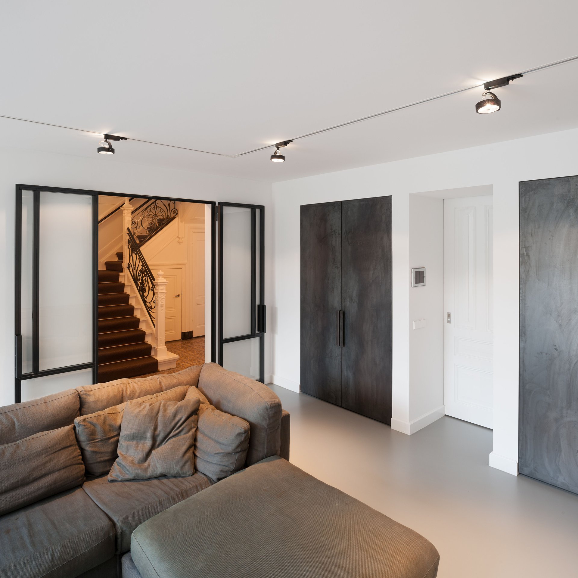 Contemporary re-interpretation of residential qualities in a late 19th century residence
