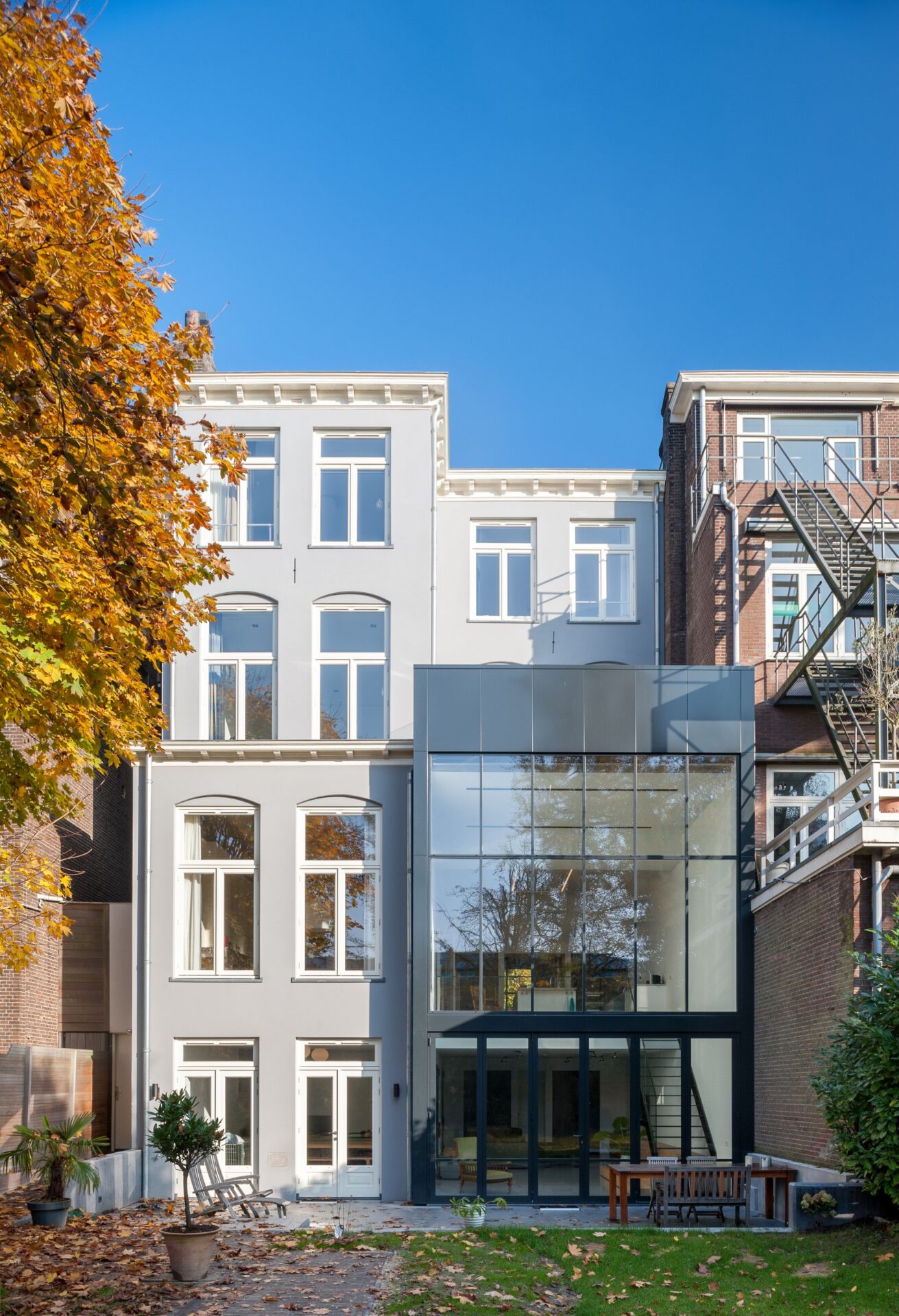 Contemporary re-interpretation of residential qualities in a late 19th century residence