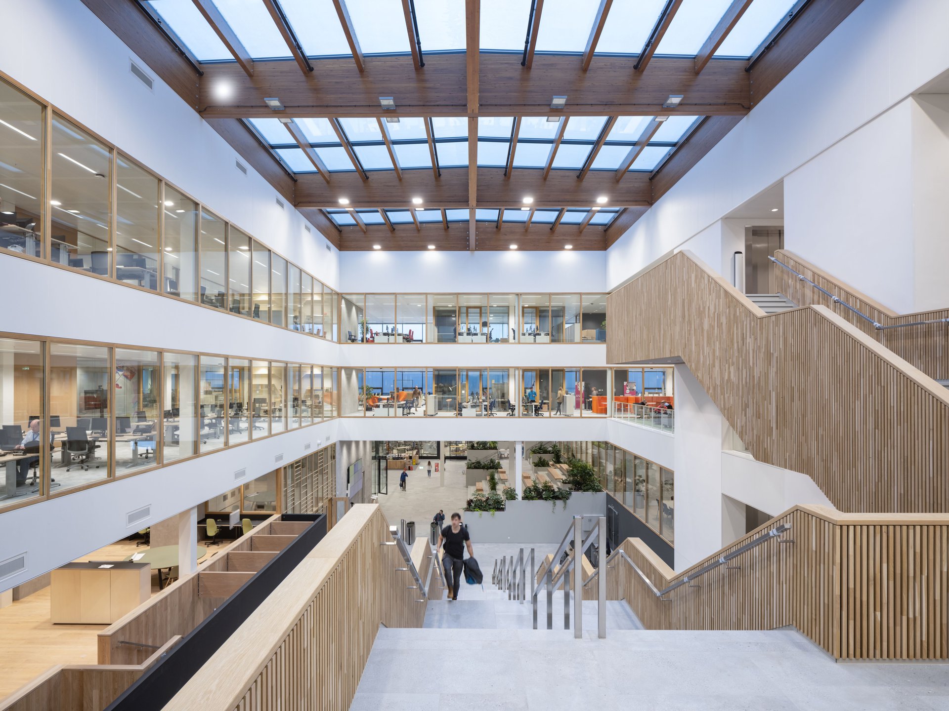 High tech innovation powerhouse for Unilever with a completely circular interior
